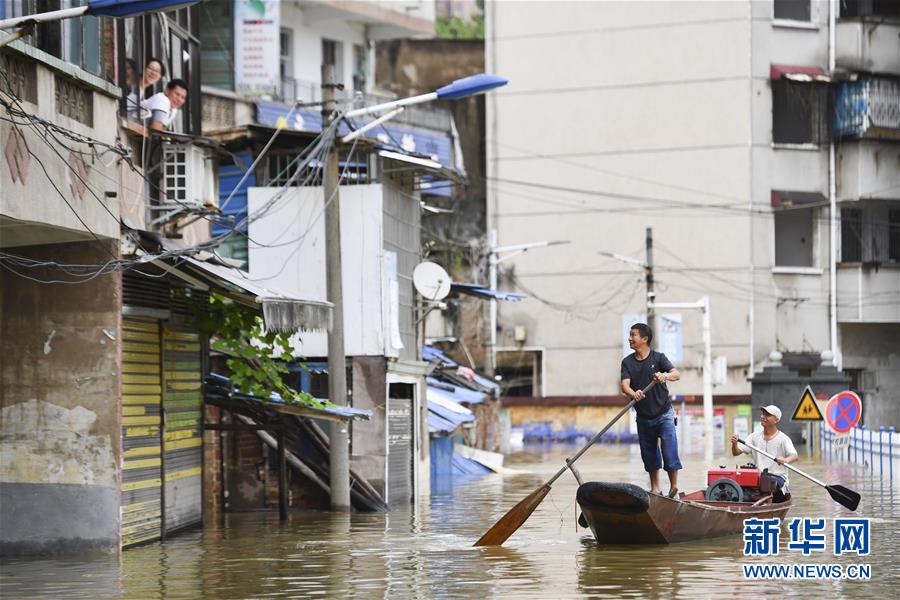 （抗洪搶險(xiǎn)&middot;圖文互動(dòng)）（1）洪水來(lái)時(shí)，那暖心的民間救援