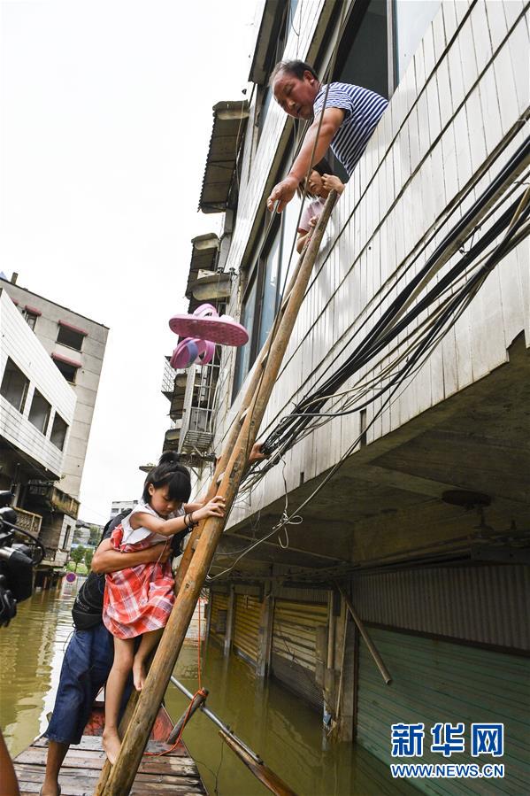 （抗洪搶險(xiǎn)&middot;圖文互動(dòng)）（2）洪水來時(shí)，那暖心的民間救援