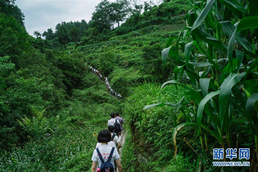 （壯麗70年&middot;奮斗新時(shí)代&mdash;&mdash;記者再走長征路&middot;圖文互動(dòng)）（2）記者手記：長征是一步一步走出來的