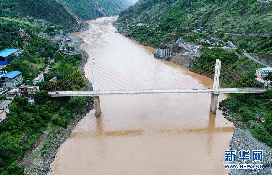 （新華全媒頭條&middot;壯麗70年&middot;奮斗新時(shí)代&mdash;&mdash;記者再走長(zhǎng)征路&middot;圖文互動(dòng)）（3）前進(jìn)，向著光明的方向&mdash;&mdash;尋訪金沙江畔紅色印記