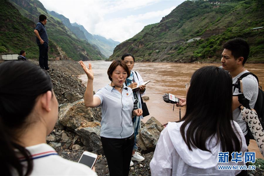 （新華全媒頭條&middot;壯麗70年&middot;奮斗新時(shí)代&mdash;&mdash;記者再走長(zhǎng)征路&middot;圖文互動(dòng)）（6）前進(jìn)，向著光明的方向&mdash;&mdash;尋訪金沙江畔紅色印記