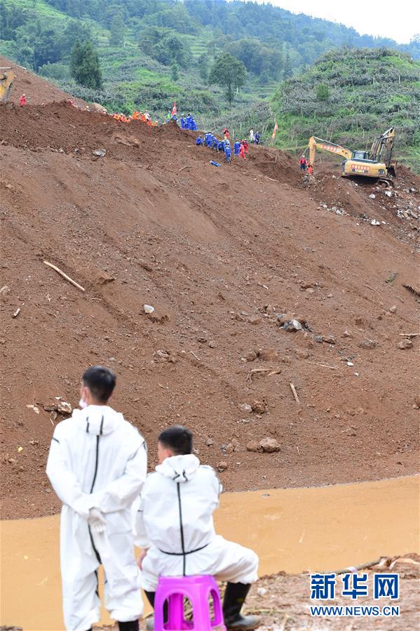 （新華全媒頭條&middot;圖文互動）（9）有一絲希望，就盡百倍努力&mdash;&mdash;貴州水城&ldquo;7&middot;23&rdquo;特大山體滑坡72小時救援紀實