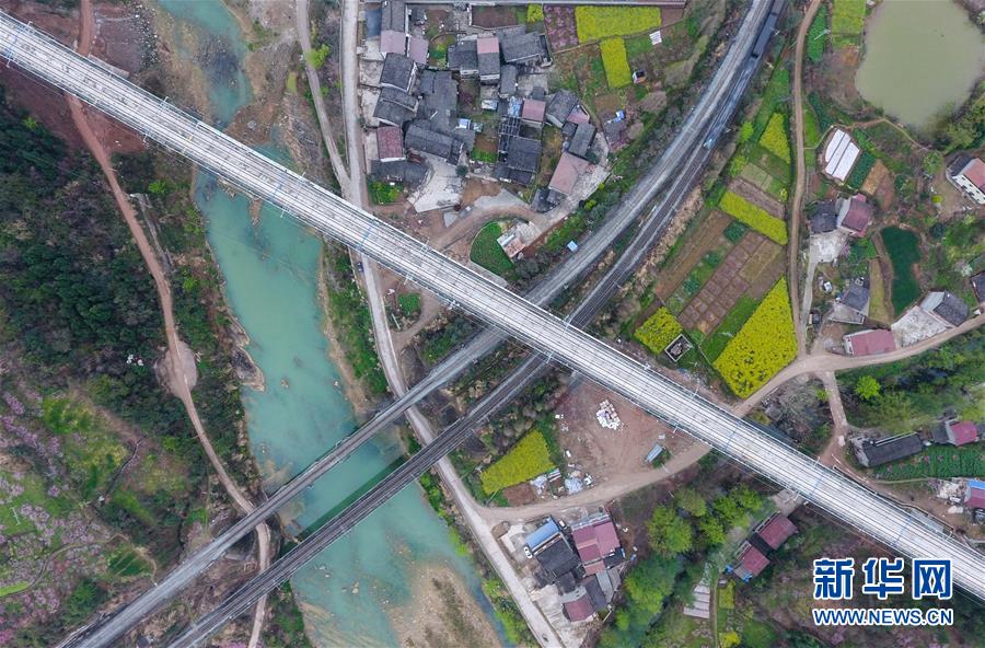 （壯麗70年&middot;奮斗新時(shí)代&mdash;&mdash;共和國(guó)發(fā)展成就巡禮&middot;圖文互動(dòng)）（6）治蜀往事激越 興川今朝豪邁&mdash;&mdash;新中國(guó)成立70年四川發(fā)展巡禮