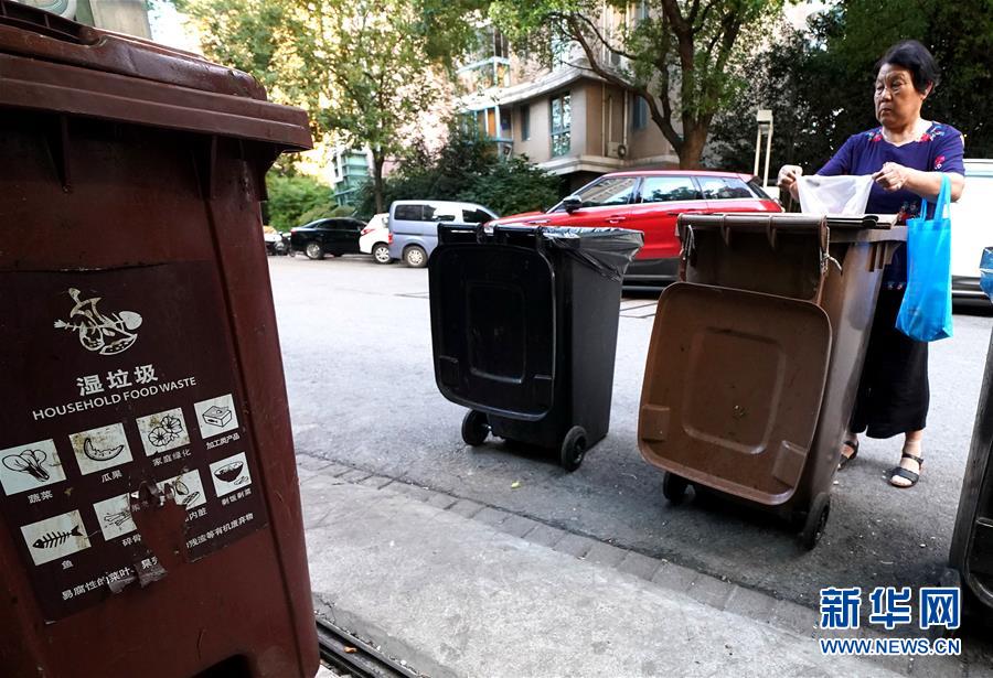 （新華視點(diǎn)&middot;圖文互動(dòng)）（1）上海垃圾分類&ldquo;滿月&rdquo;：&ldquo;拎得清&rdquo;了，&ldquo;守得住&rdquo;么？