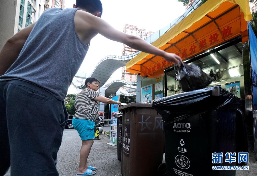 （新華視點(diǎn)&middot;圖文互動(dòng)）（3）上海垃圾分類&ldquo;滿月&rdquo;：&ldquo;拎得清&rdquo;了，&ldquo;守得住&rdquo;么？