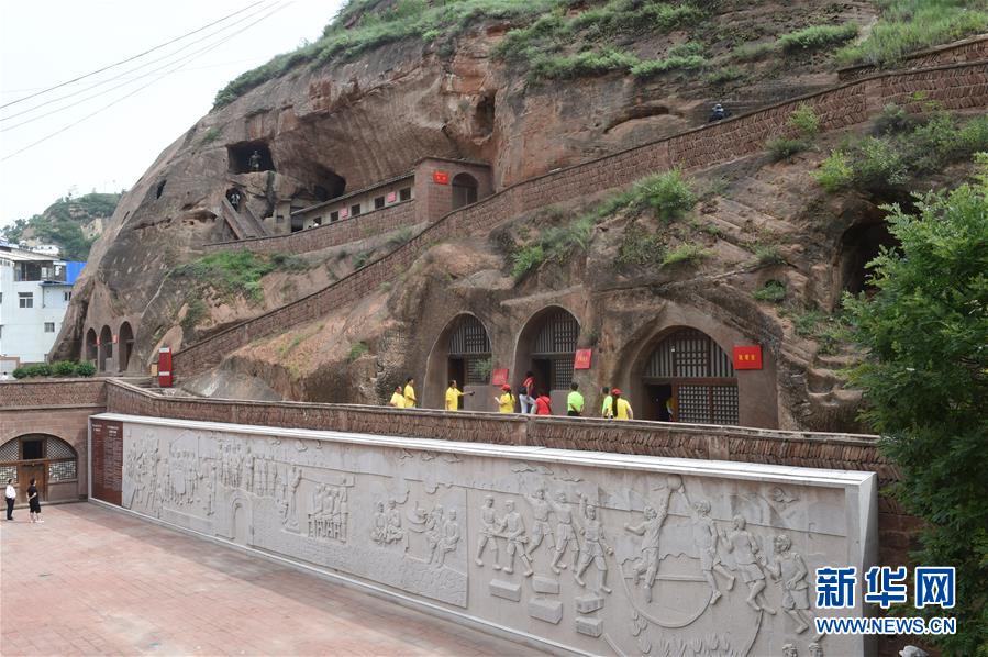 （新華全媒頭條&middot;壯麗70年&middot;奮斗新時(shí)代&mdash;&mdash;記者再走長(zhǎng)征路&middot;圖文互動(dòng)）（12）紅星，從這里照耀中國(guó)&mdash;&mdash;陜北見證中國(guó)革命的歷史轉(zhuǎn)折