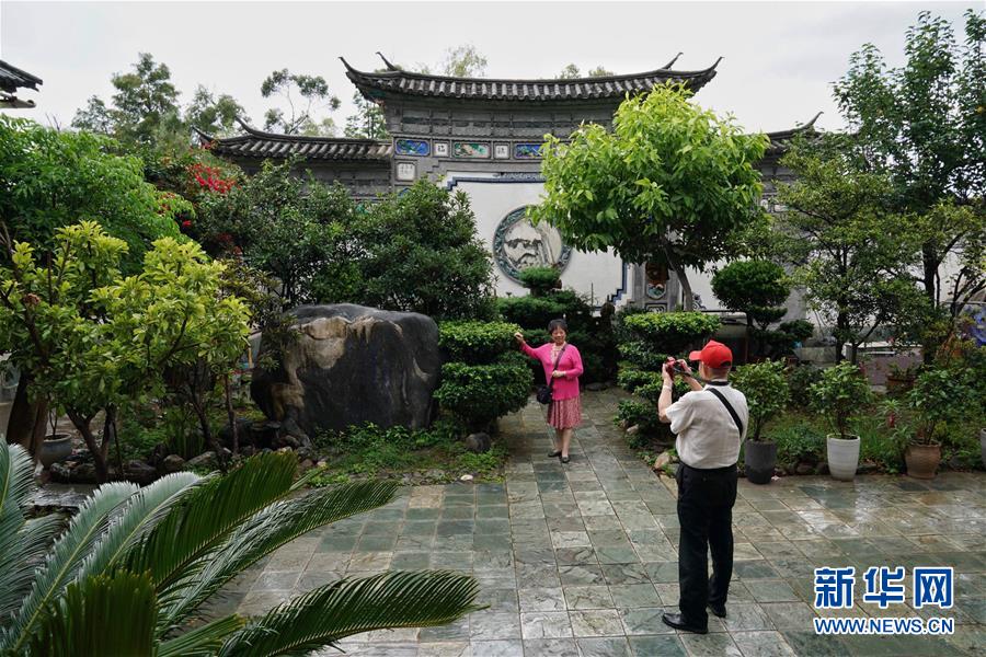 （在習(xí)近平新時代中國特色社會主義思想指引下&mdash;&mdash;新時代新作為新篇章&middot;總書記關(guān)心的百姓身邊事&middot;圖文互動）（6）留住鄉(xiāng)愁 綻放新顏&mdash;&mdash;傳統(tǒng)村落保護激發(fā)鄉(xiāng)村活力