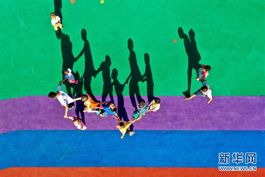 （在習(xí)近平新時(shí)代中國特色社會(huì)主義思想指引下&mdash;&mdash;新時(shí)代新作為新篇章&middot;總書記關(guān)心的百姓身邊事&middot;圖文互動(dòng)）（3）特別的愛，給特別的你&mdash;&mdash;特殊教育的別樣風(fēng)景