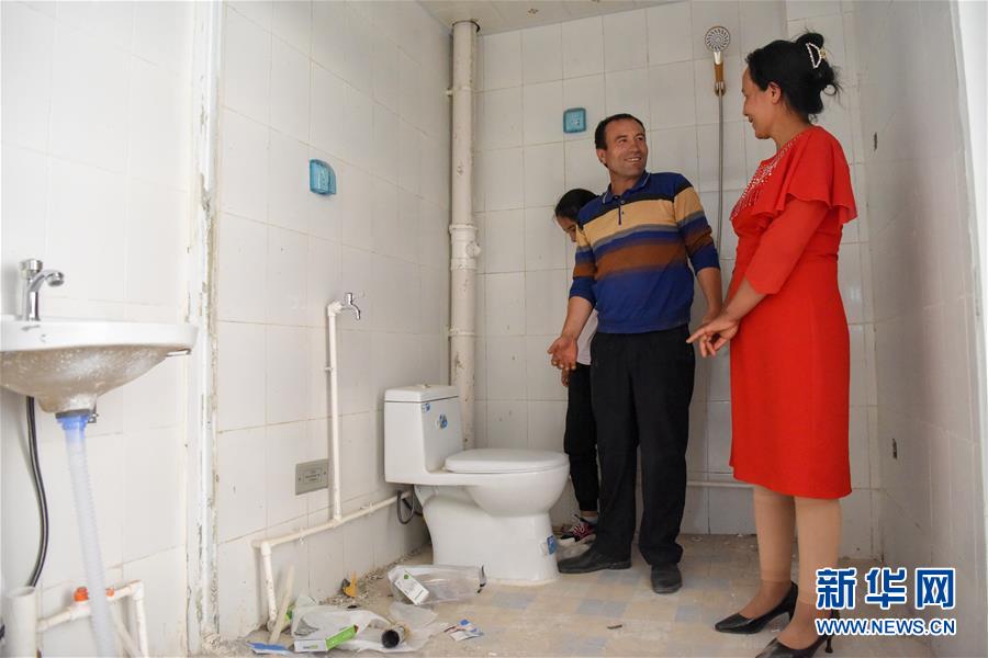 (決戰(zhàn)決勝脫貧攻堅(jiān)·圖文互動(dòng))(3)拋在舊鄉(xiāng)的“火墻”——新疆易地扶貧搬遷安置點(diǎn)見(jiàn)聞