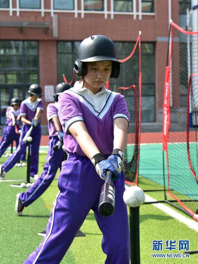 （體育&middot;圖文互動(dòng)）（3）（在習(xí)近平新時(shí)代中國(guó)特色社會(huì)主義思想指引下&mdash;&mdash;新時(shí)代新作為新篇章&middot;總書(shū)記關(guān)心的百姓身邊事）奔跑吧，少年！&mdash;&mdash;體育讓孩子們插上強(qiáng)壯的翅膀（配本社同題文字稿）