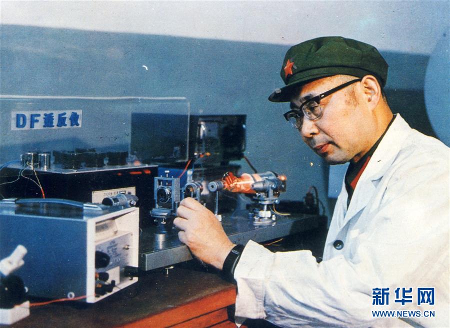 （愛國情 奮斗者&middot;圖文互動）（2）永不停轉(zhuǎn)的&ldquo;陀螺&rdquo;&mdash;&mdash;追記中國工程院院士、國防科技大學(xué)教授高伯龍