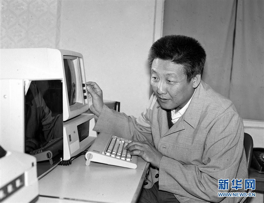 (壯麗70年·奮斗新時代——共和國榮光·圖文互動)(1)孫家棟:一輩子與衛(wèi)星打交道的航天“大總師”