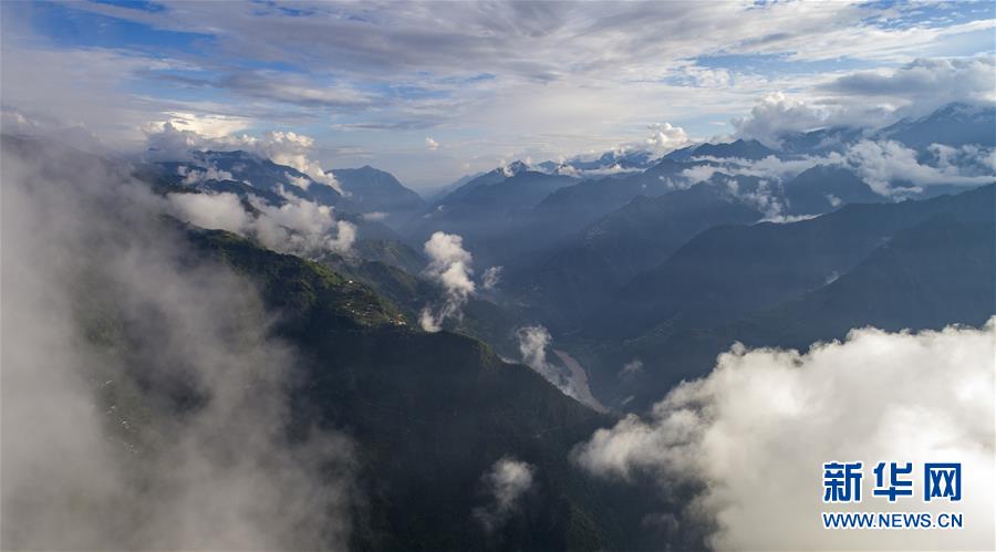 (決戰(zhàn)決勝脫貧攻堅·圖文互動)(1)怒江大峽谷興起“生態(tài)行當”