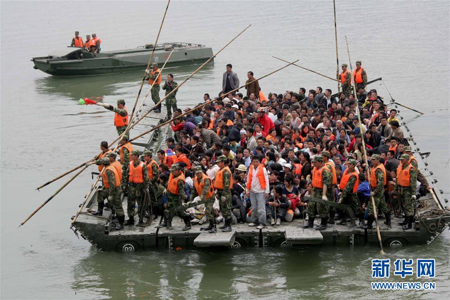 （圖文互動）（6）為了&ldquo;中國號&rdquo;巨輪揚帆遠航&mdash;&mdash;中國共產黨領導下的人民軍隊忠于祖國、服務人民啟示錄