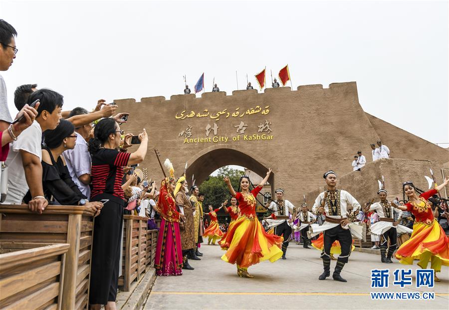 （新華全媒頭條&middot;圖文互動）（8）同心筑夢映天山&mdash;&mdash;新疆70年改革發(fā)展穩(wěn)定述評