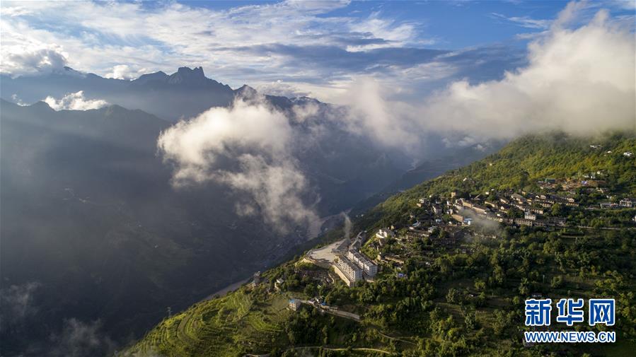 （新華全媒頭條&middot;決戰(zhàn)決勝脫貧攻堅&middot;圖文互動）（1）為了人與自然和諧共生&mdash;&mdash;云南&ldquo;三江并流&rdquo;地區(qū)決戰(zhàn)精準(zhǔn)脫貧的&ldquo;生態(tài)畫卷&rdquo;