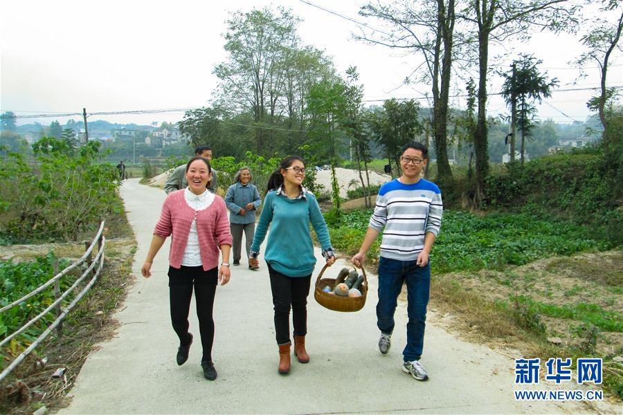 （新華全媒頭條&middot;時(shí)代先鋒&middot;圖文互動(dòng)）（1）換得秋實(shí)一夏花&mdash;&mdash;追記基層青年紀(jì)檢監(jiān)察干部李夏