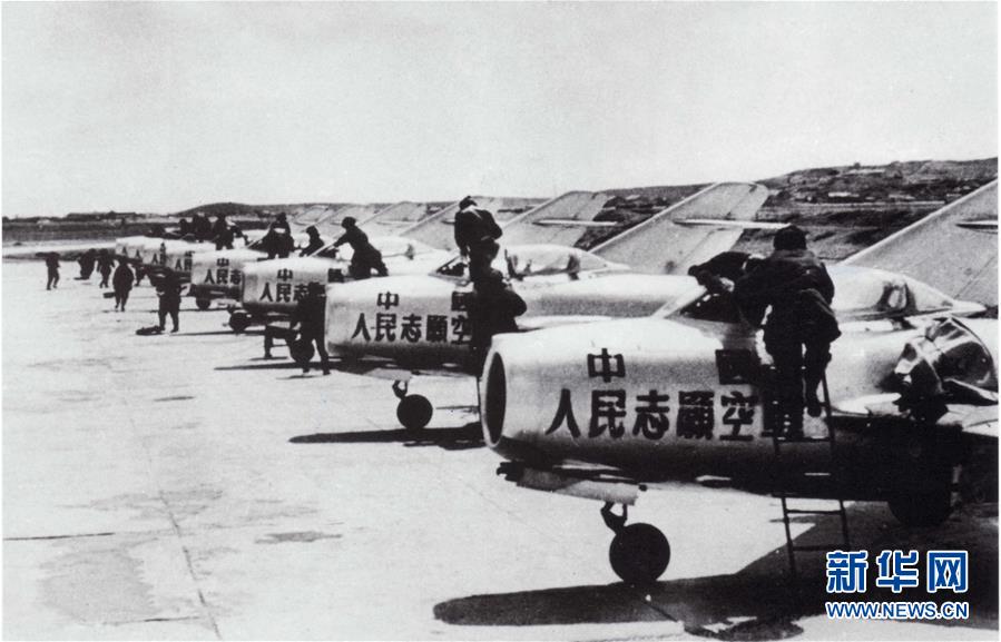 （新華全媒頭條&middot;人民空軍70年&middot;圖文互動）（3）陽光照耀奮飛的航程&mdash;&mdash;黨中央、中央軍委和習(xí)主席關(guān)心人民空軍建設(shè)發(fā)展紀(jì)實
