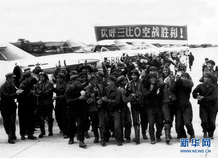 （新華全媒頭條&middot;人民空軍70年&middot;圖文互動）（4）陽光照耀奮飛的航程&mdash;&mdash;黨中央、中央軍委和習(xí)主席關(guān)心人民空軍建設(shè)發(fā)展紀(jì)實