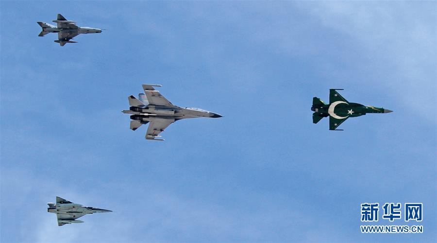 （新華全媒頭條&middot;人民空軍70年&middot;圖文互動）（8）陽光照耀奮飛的航程&mdash;&mdash;黨中央、中央軍委和習(xí)主席關(guān)心人民空軍建設(shè)發(fā)展紀(jì)實