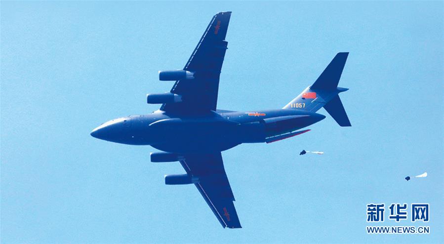 （新華全媒頭條&middot;人民空軍70年&middot;圖文互動）（10）陽光照耀奮飛的航程&mdash;&mdash;黨中央、中央軍委和習(xí)主席關(guān)心人民空軍建設(shè)發(fā)展紀(jì)實