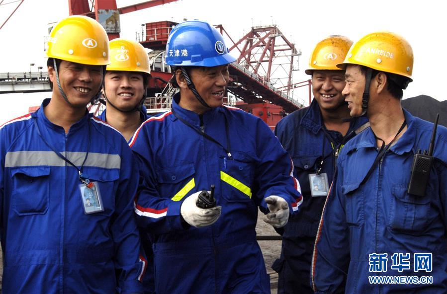 (愛國情 奮斗者·圖文互動(dòng))(3)錨定無悔奮進(jìn)的航向——記港口創(chuàng)新路上的“藍(lán)領(lǐng)專家”孔祥瑞