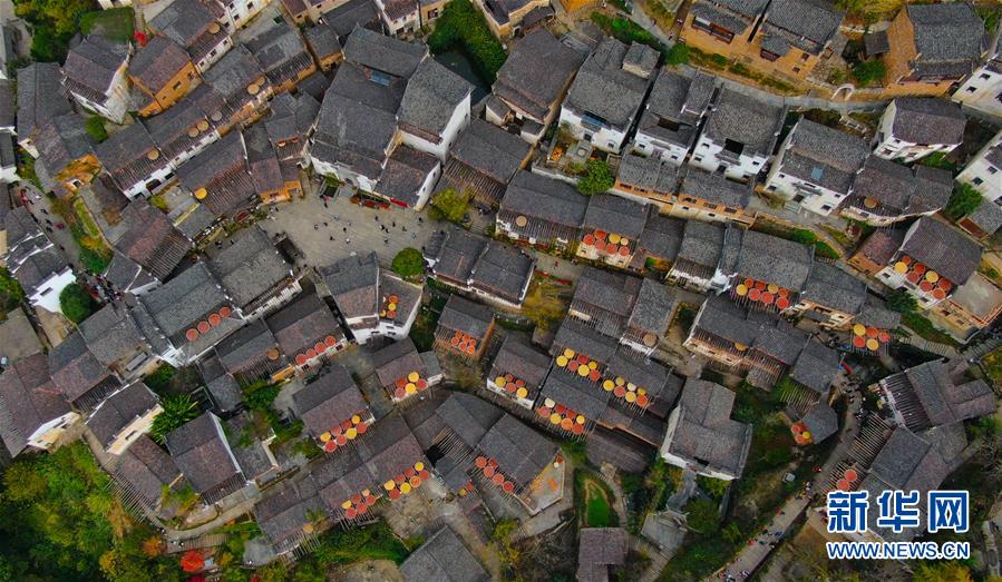 （圖文互動）（1）鄉(xiāng)村攝影師、鄉(xiāng)村&ldquo;模特&rdquo;、民宿店主&mdash;&mdash;鄉(xiāng)村旅游推動婺源農(nóng)民生活方式發(fā)生新變化