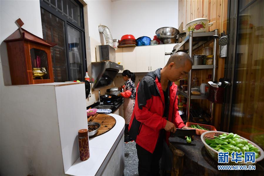 （圖文互動）（8）鄉(xiāng)村攝影師、鄉(xiāng)村&ldquo;模特&rdquo;、民宿店主&mdash;&mdash;鄉(xiāng)村旅游推動婺源農(nóng)民生活方式發(fā)生新變化