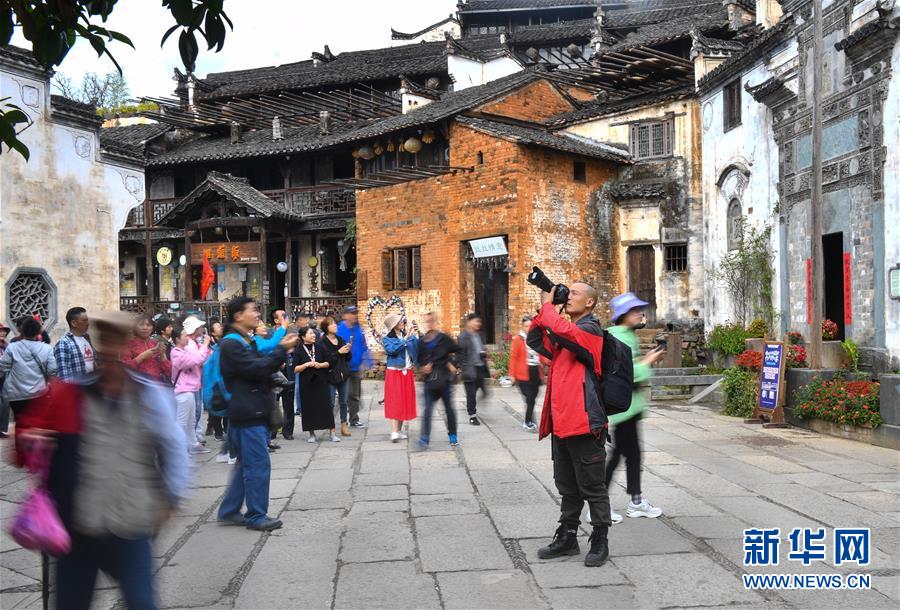 （圖文互動）（11）鄉(xiāng)村攝影師、鄉(xiāng)村&ldquo;模特&rdquo;、民宿店主&mdash;&mdash;鄉(xiāng)村旅游推動婺源農(nóng)民生活方式發(fā)生新變化