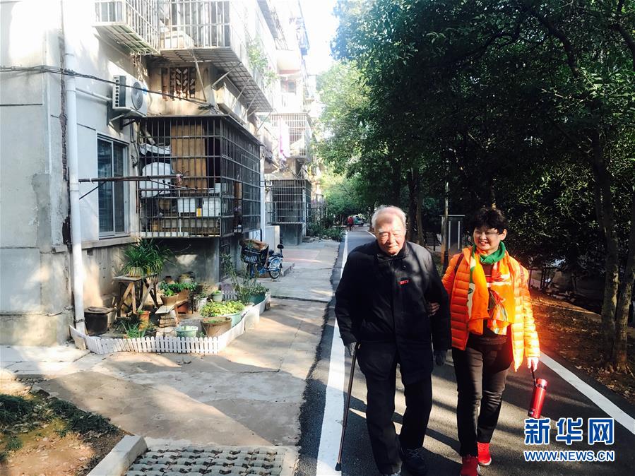 （新華全媒頭條&middot;圖文互動(dòng)）（8）滄海橫流 信仰彌堅(jiān)&mdash;&mdash;記共產(chǎn)黨員、湘潭大學(xué)九旬教授滄南