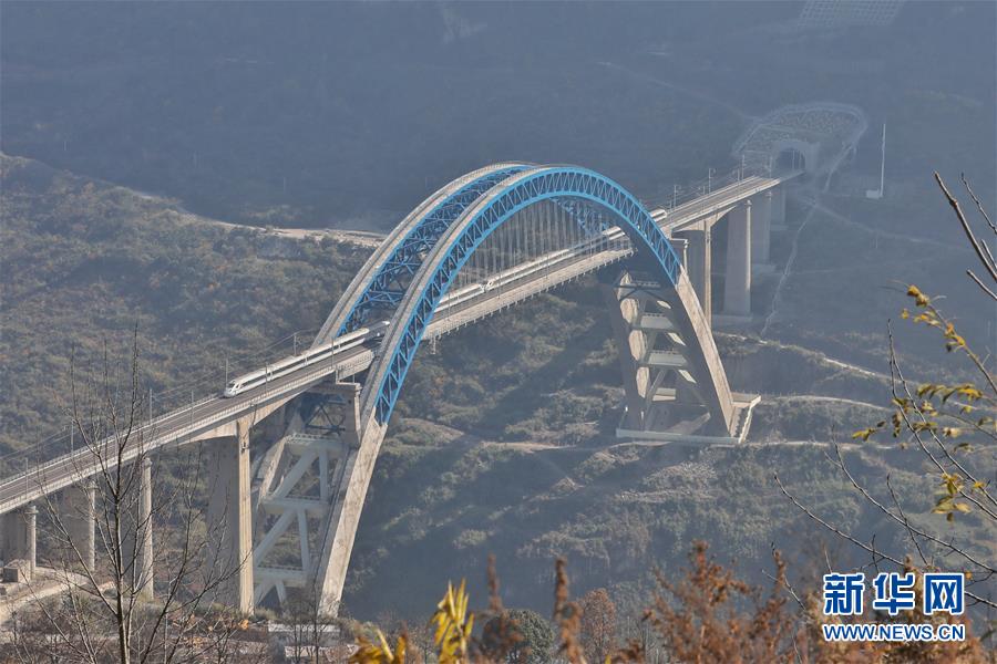 (新華全媒頭條·圖文互動(dòng))(1)烏蒙歡歌高鐵來(lái)——寫在成貴高鐵通車之際