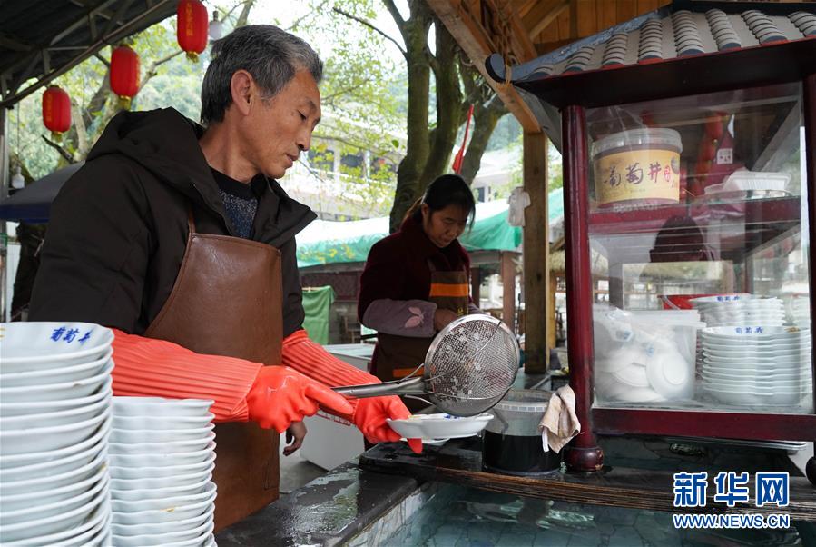 (新華全媒頭條·圖文互動(dòng))(2)烏蒙歡歌高鐵來(lái)——寫在成貴高鐵通車之際