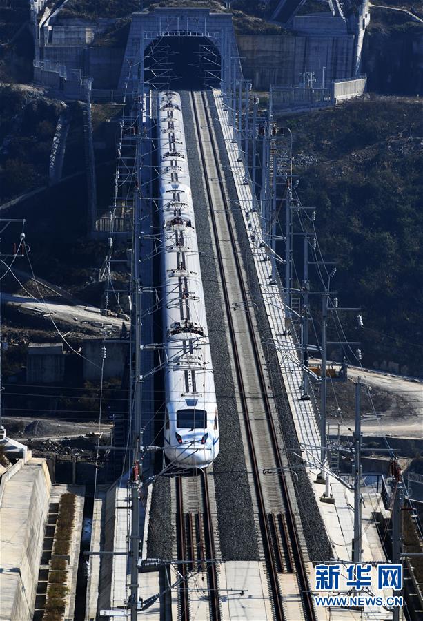 (新華全媒頭條·圖文互動(dòng))(10)烏蒙歡歌高鐵來(lái)——寫在成貴高鐵通車之際