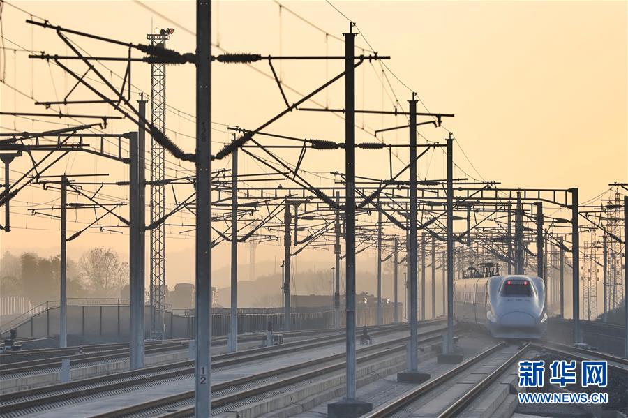 (新華全媒頭條·圖文互動(dòng))(14)烏蒙歡歌高鐵來(lái)——寫在成貴高鐵通車之際