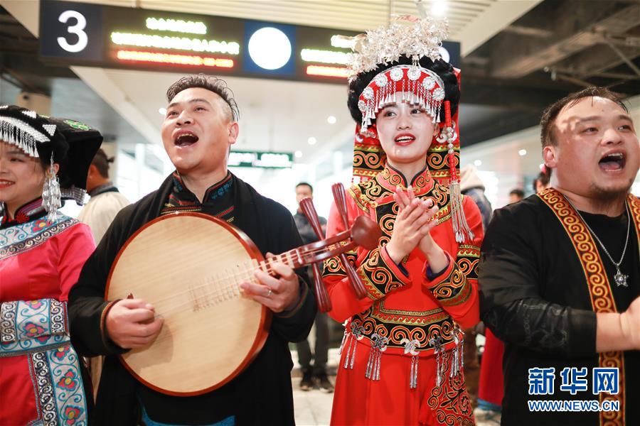 (新華全媒頭條·圖文互動(dòng))(18)烏蒙歡歌高鐵來(lái)——寫在成貴高鐵通車之際