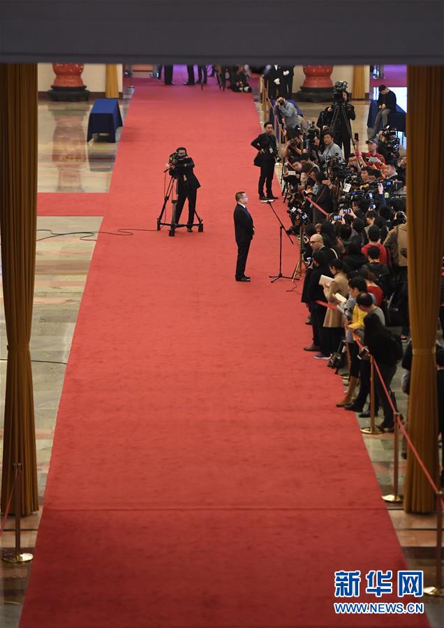 （兩會(huì)&middot;面對(duì)面）（14）采訪(fǎng)部長(zhǎng)