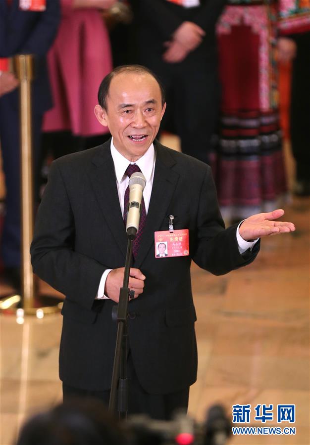 （兩會(huì)&middot;面對(duì)面）（3）全國人大代表接受采訪