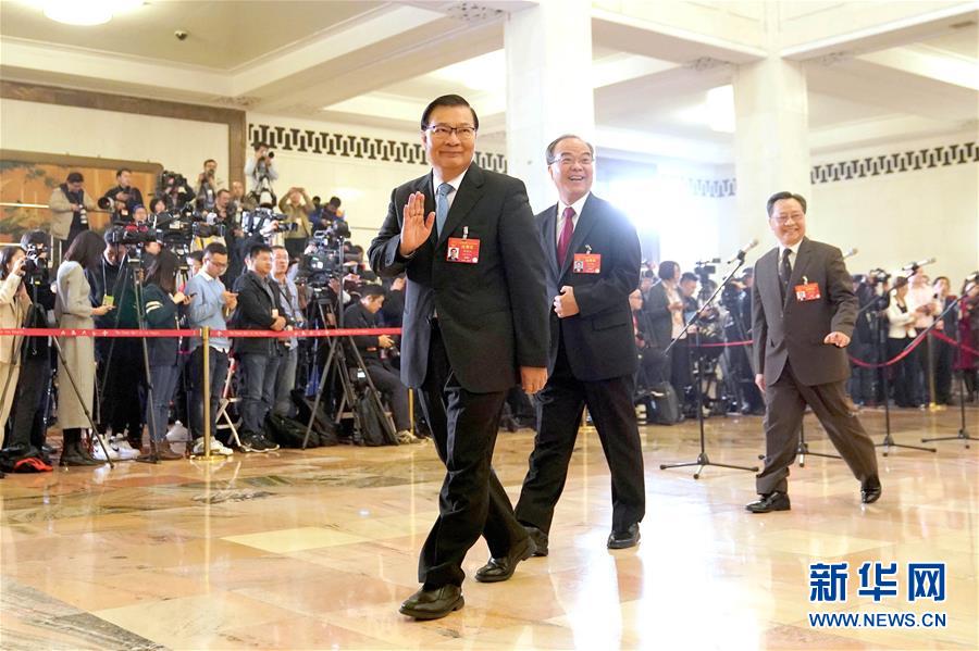 （兩會(huì)&middot;面對(duì)面）（16）全國(guó)人大代表接受采訪(fǎng)