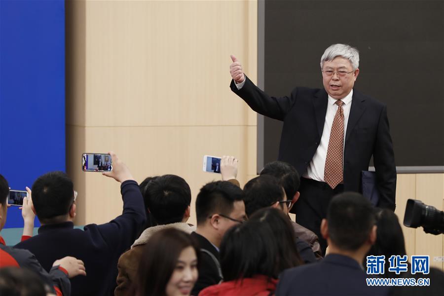 （兩會&middot;XHDW）（6）國務(wù)院扶貧辦主任劉永富就&ldquo;攻堅(jiān)克難&mdash;&mdash;堅(jiān)決打贏脫貧攻堅(jiān)戰(zhàn)&rdquo;答記者問