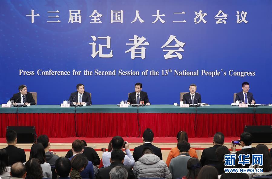 （兩會(huì)&middot;XHDW）（1）商務(wù)部部長鐘山等就&ldquo;促進(jìn)形成強(qiáng)大國內(nèi)市場 推動(dòng)全方位對外開放&rdquo;答記者問