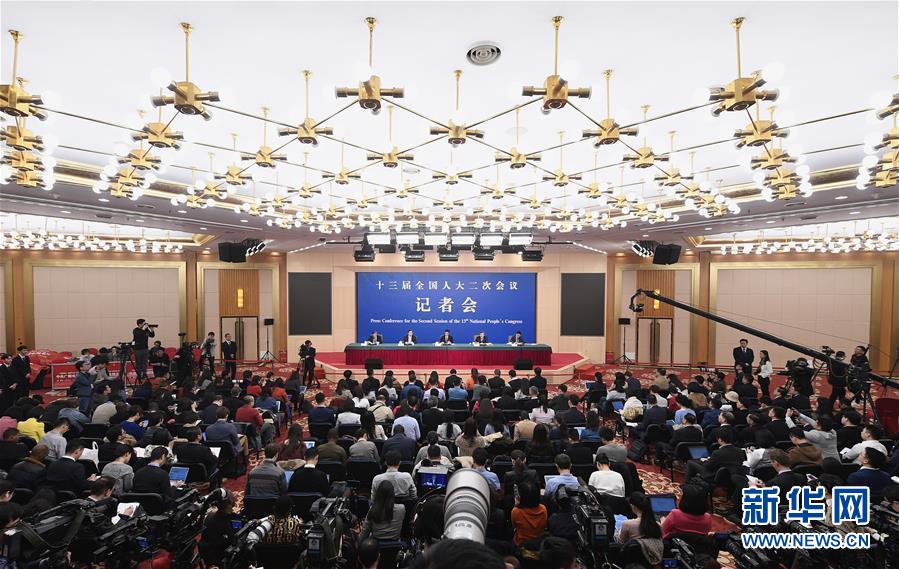 （兩會&middot;XHDW）（8）商務(wù)部部長鐘山等就&ldquo;促進(jìn)形成強大國內(nèi)市場 推動全方位對外開放&rdquo;答記者問