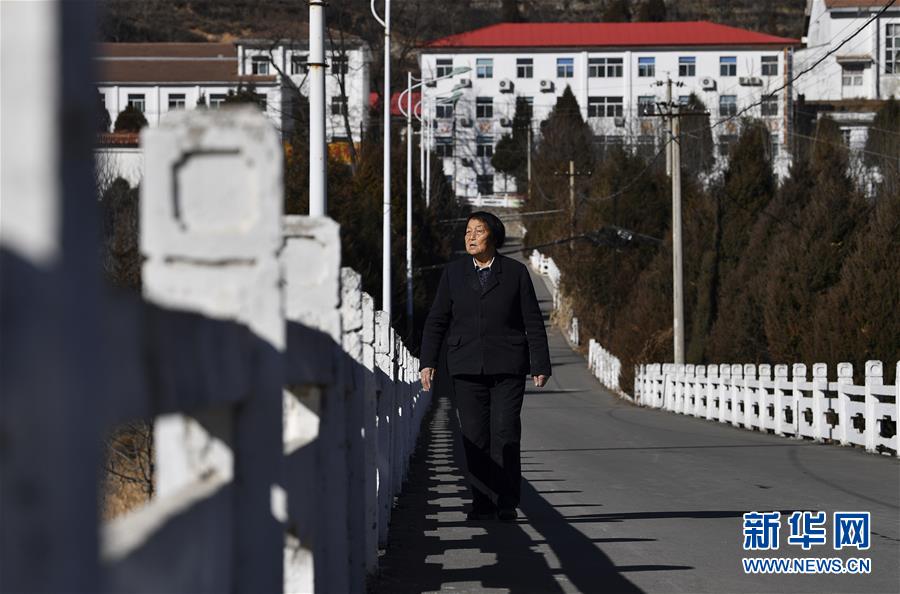 （新華全媒頭條&middot;兩會特別報道&middot;圖文互動）（2）向著夢想的接力&mdash;&mdash;&ldquo;90歲&rdquo;與&ldquo;95后&rdquo;代表的&ldquo;對話&rdquo;