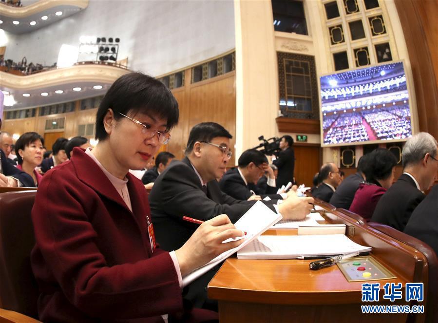 (兩會(huì)·圖片故事)(1)全國(guó)人大代表馬恒燕:讓城鄉(xiāng)學(xué)生共享“互聯(lián)網(wǎng)+教育”優(yōu)質(zhì)資源