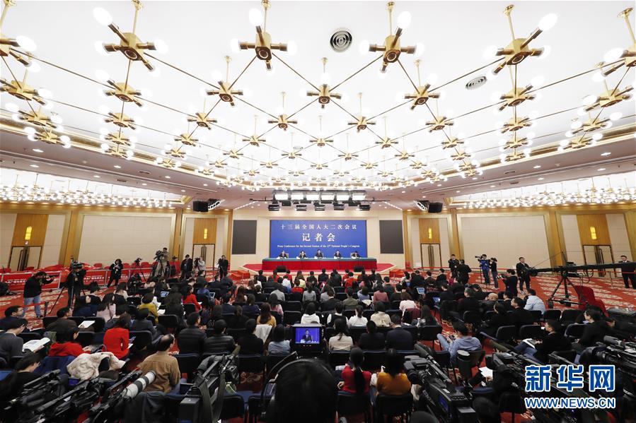 （兩會(huì)&middot;XHDW）（4）最高人民法院審判委員會(huì)副部級(jí)專職委員劉貴祥等就&ldquo;攻堅(jiān)&lsquo;基本解決執(zhí)行難&rsquo;&rdquo;答記者問(wèn)