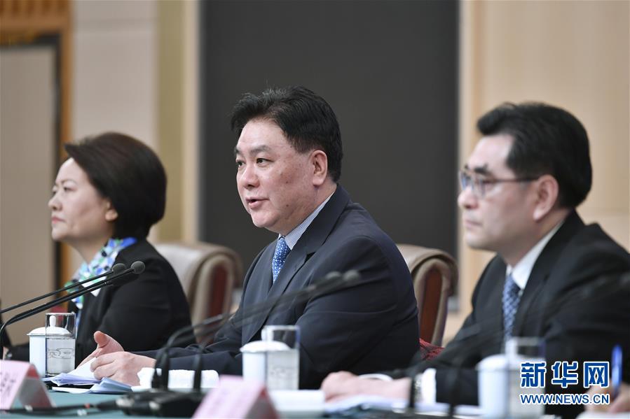 （兩會(huì)&middot;XHDW）（6）最高人民法院審判委員會(huì)副部級(jí)專職委員劉貴祥等就&ldquo;攻堅(jiān)&lsquo;基本解決執(zhí)行難&rsquo;&rdquo;答記者問(wèn)