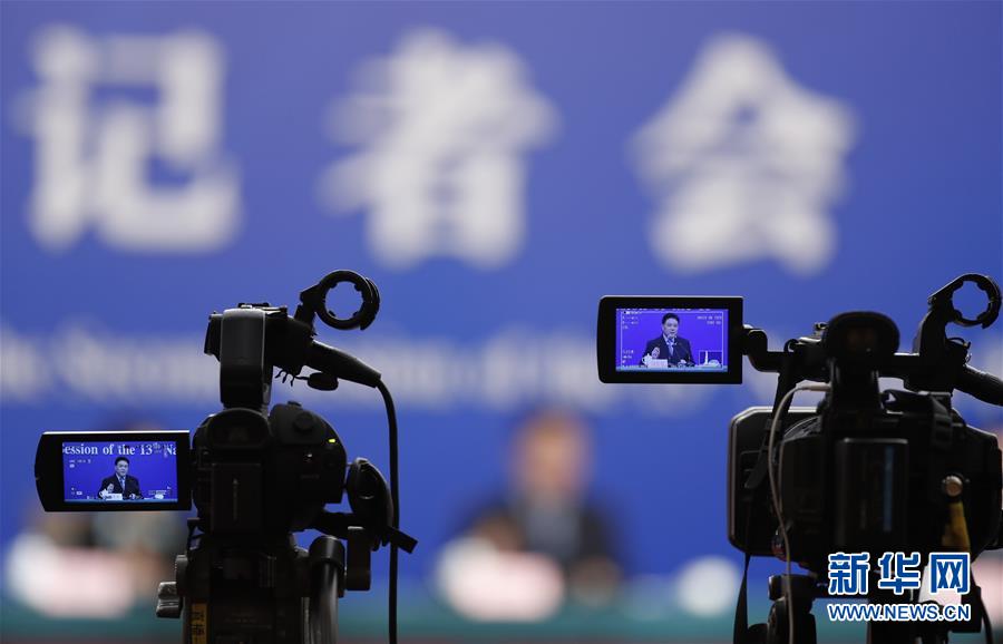 (兩會(huì)·XHDW)(14)最高人民法院審判委員會(huì)副部級專職委員劉貴祥等就“攻堅(jiān)‘基本解決執(zhí)行難’”答記者問