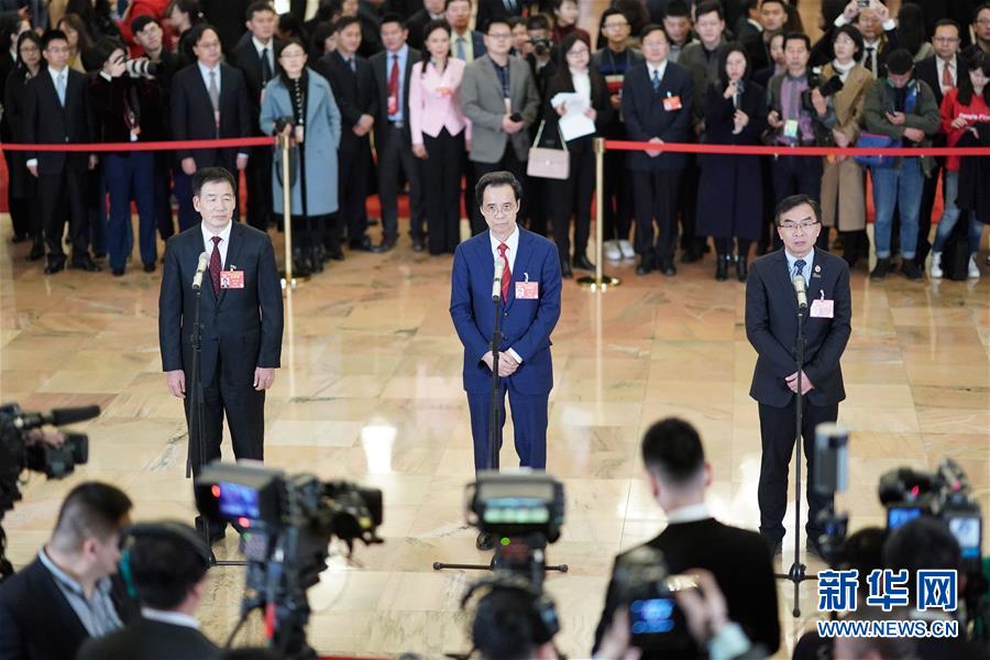 （兩會(huì)&middot;面對面&middot;XHDW）（17）全國政協(xié)委員接受采訪