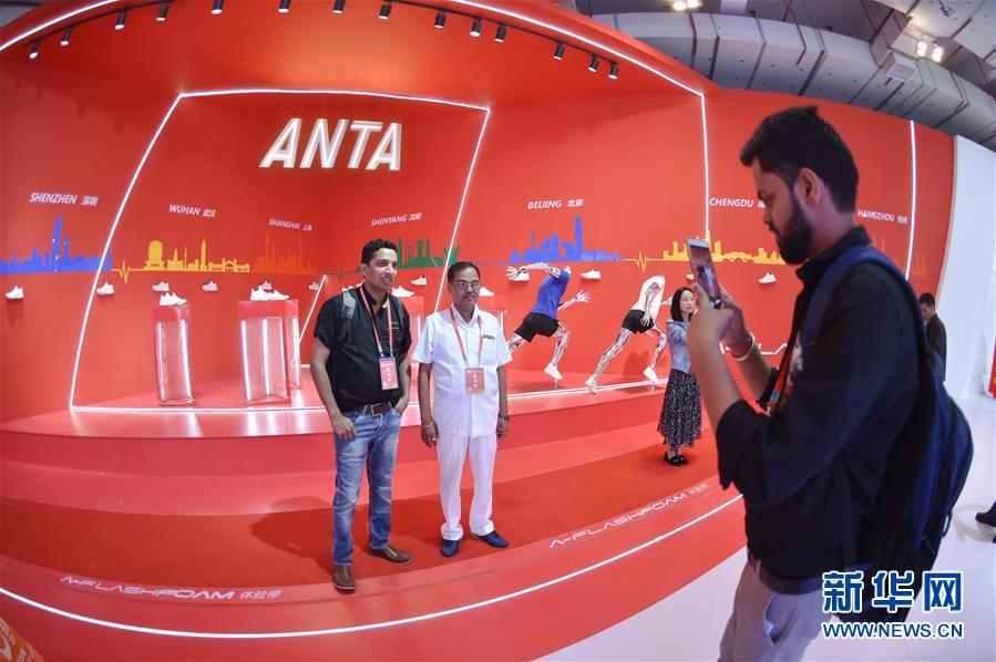 （新華全媒頭條&middot;圖文互動(dòng)）（9）上下同心再出發(fā)&mdash;&mdash;習(xí)近平總書記同出席2019年全國(guó)兩會(huì)人大代表、政協(xié)委員共商國(guó)是紀(jì)實(shí)