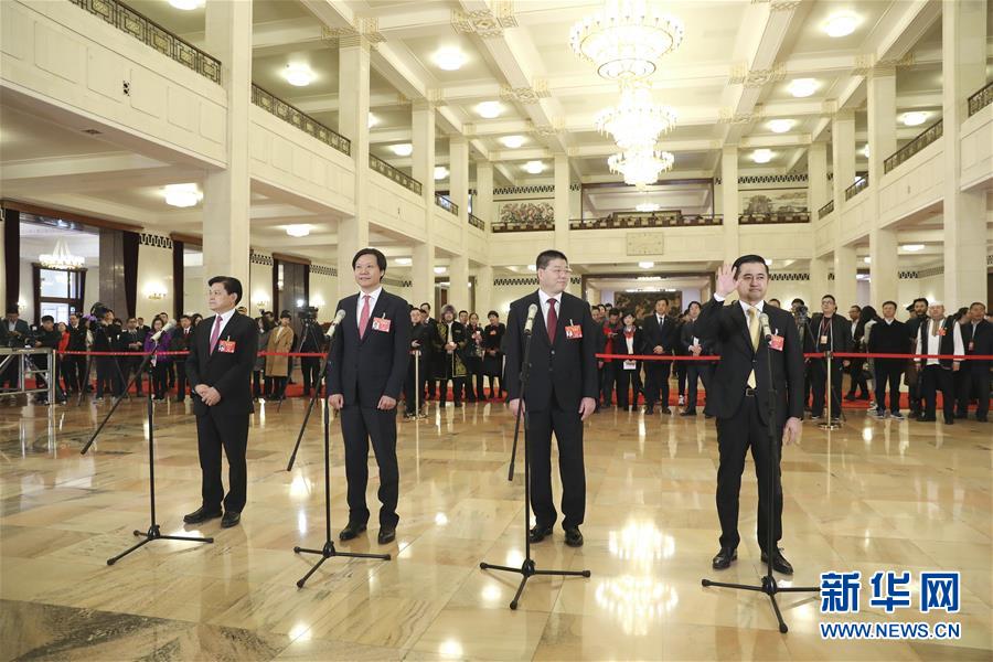 （兩會(huì)&middot;面對面&middot;XHDW）（12）全國人大代表接受采訪