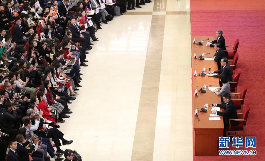 （兩會(huì)&middot;XHDW）（8）李克強(qiáng)總理會(huì)見(jiàn)中外記者